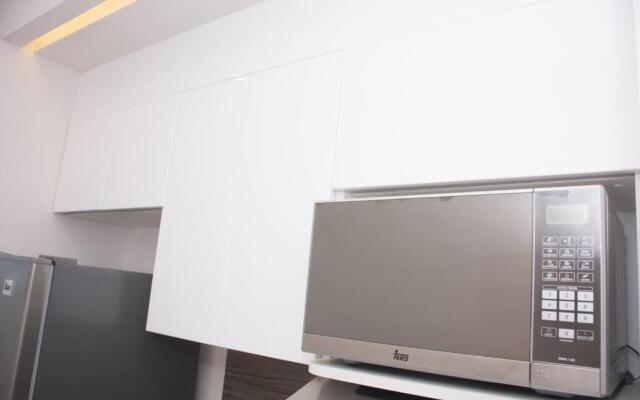 G208N Gallery Luxury Condo 5stars. Walking to the beach.