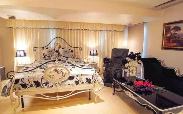 V Hotel - Adults Only