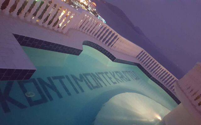 Monte Cristo Hotel with Rooftop Pool