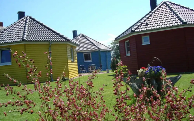 Yellow - Peter's Modern Retreat