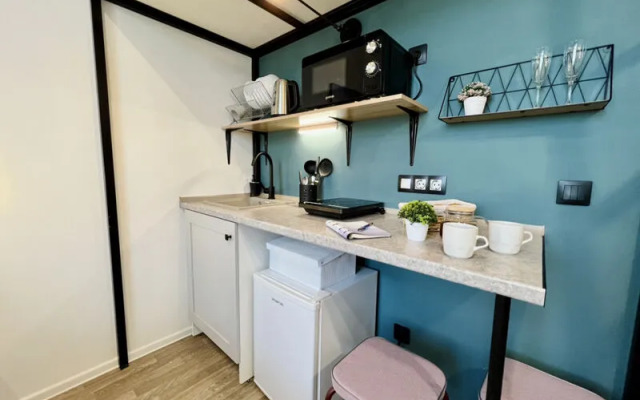 Диван и Чемодан на ул. Вокзальная магистраль, 2