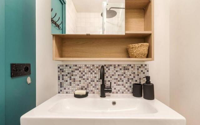 Chic 2BR in city center, next to Train Station