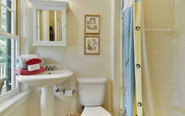 Easy Livin' by Avantstay Key West Home w/ Pool & BBQ Week Long Stays Only