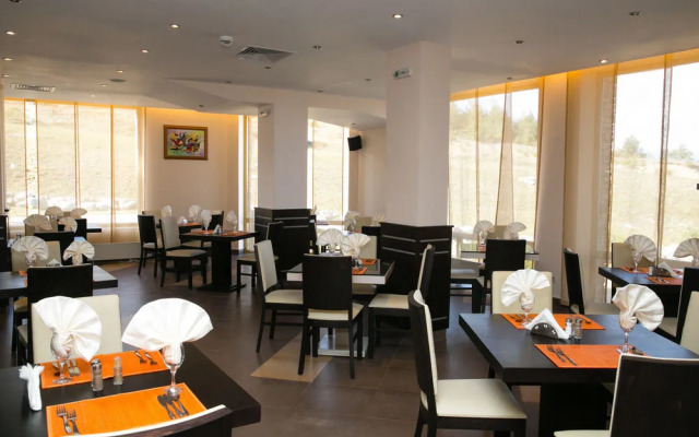 St. John Hill Suites Hotel