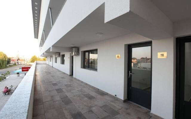 Bliss Hotel and Apartments