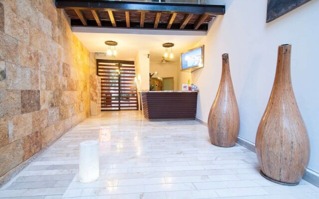 LUXURY CONDO STEPS FROM 5th AV & BEACH