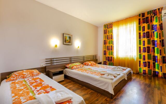 Family Triple Room in Dafinka Guest House