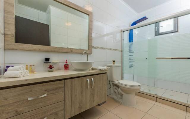 NEW 6BR Villa w Pool Across Street Palmbeach