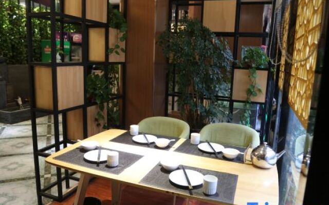 Buttonwood Fashion Hotel