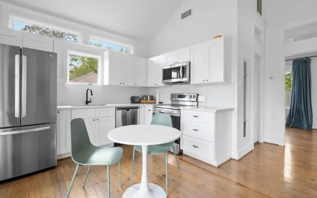 Wonderful Getaway 1BR with Balcony Views
