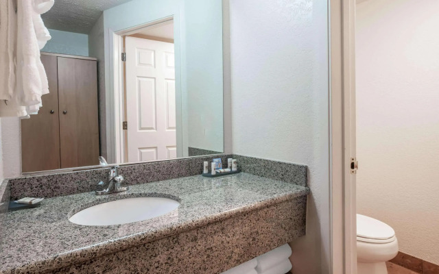 Clarion Pointe Wenatchee