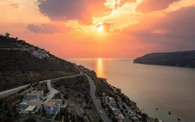 Trapela Limeni Luxury Suites