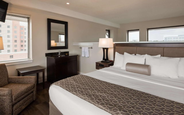 Best Western Plus Coastline Inn
