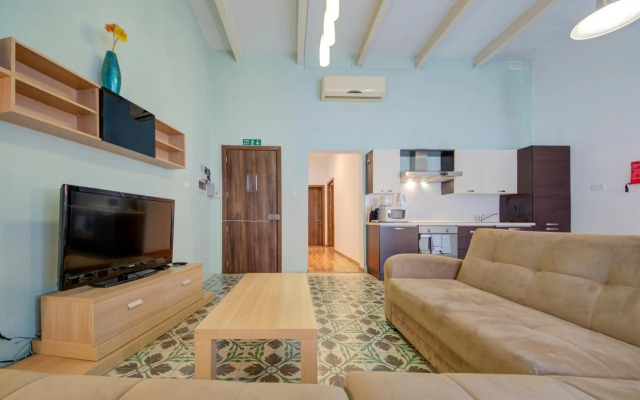 Sliema Ferries 2-bedroom Apt with views