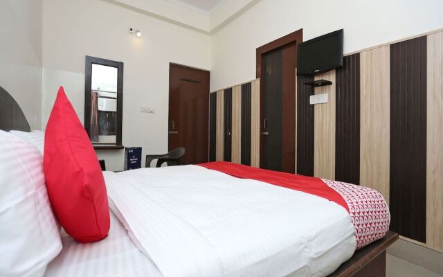 OYO 11623 Hotel Shiva Palace