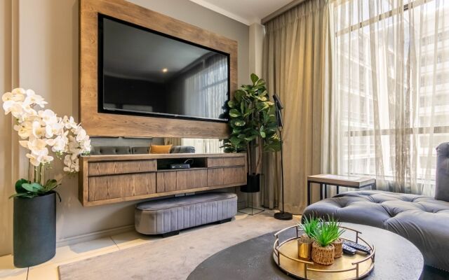Sandton Smart Apartment Thirteen