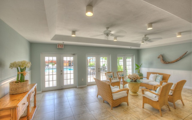 Naples Garden Inn