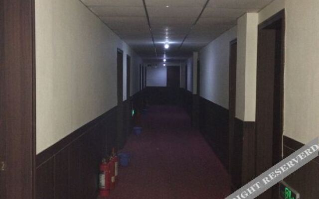 Yaxin Hotel (Xi'an Jixiang Village)