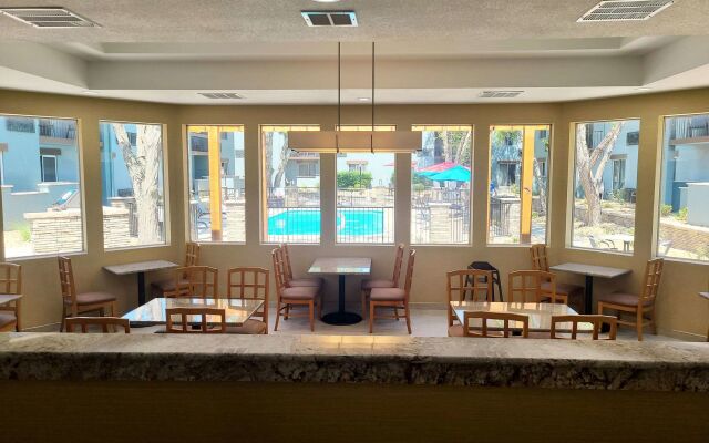 Endeavor Inn & Suites, Trademark Collection by Wyndham