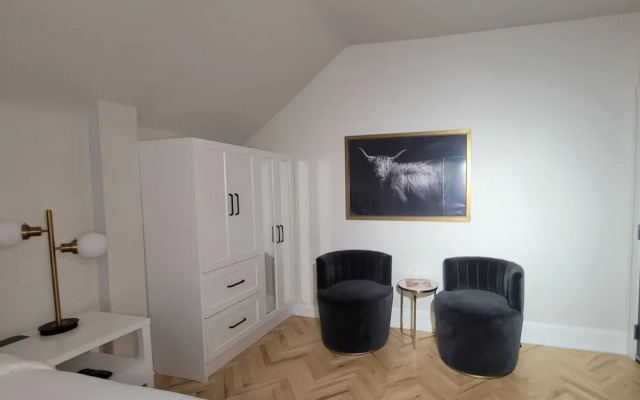 The Inn On Officers Garden