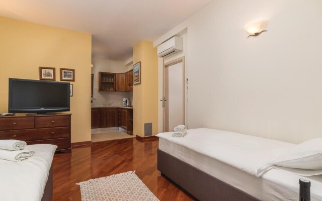 Beautiful Home in Buje With Wifi and 4 Bedrooms