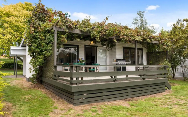 Serenity by the Lake - Lake Taupo Holiday Home – Outside – Taupo