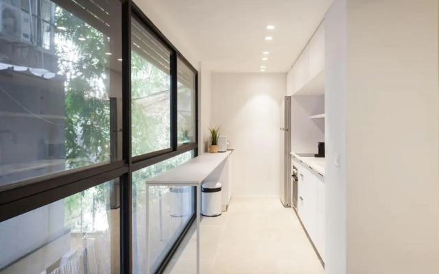 Renovated Large 3Rm Apartment 5 Min From The Beach