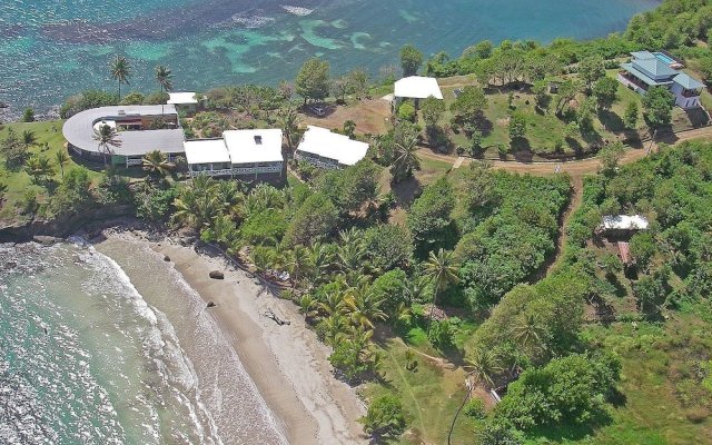 Two Bays Beach Villa Apartment and Studios