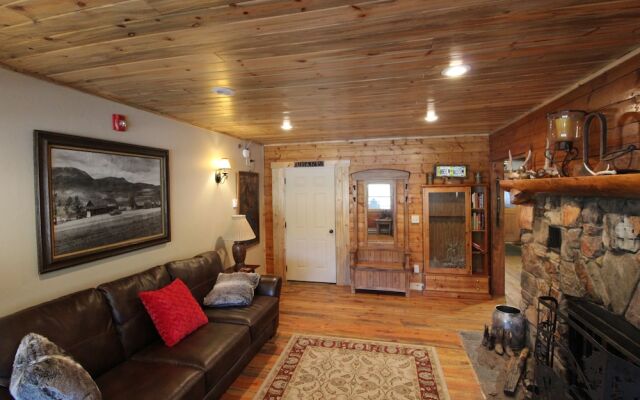 The Historic Wapiti Lodge