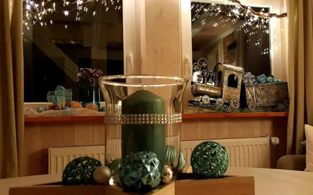 Ferieheisel - Everything, Except Usually!