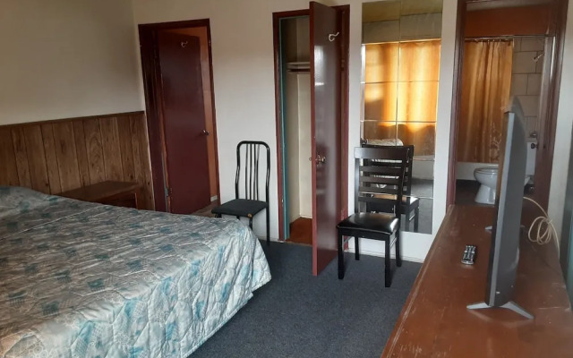 Colonial Hotel