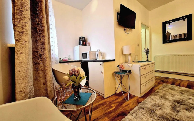 Seaside Bliss Apartment for Style and Comfort