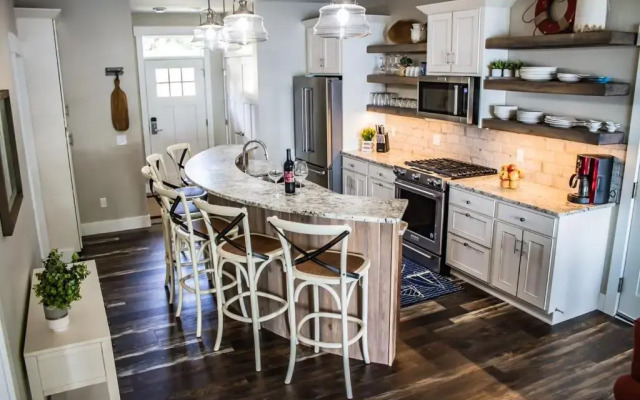 Quarterdeck Resort & Restaurant