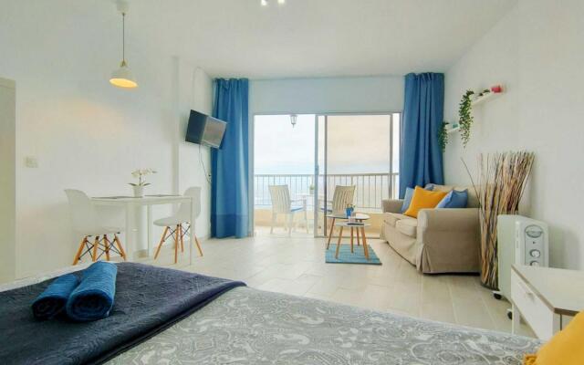 Studio with wonderful ocean view and WiFi