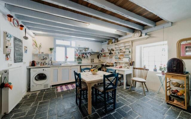 Artistic Home- 250yr old traditional village house