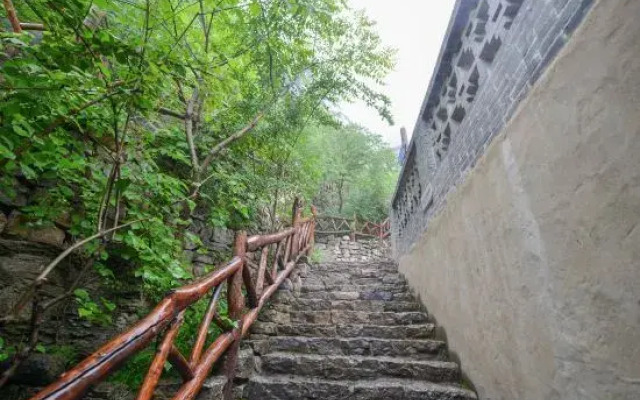 Mount Yunqiu Yaodong Courtyard