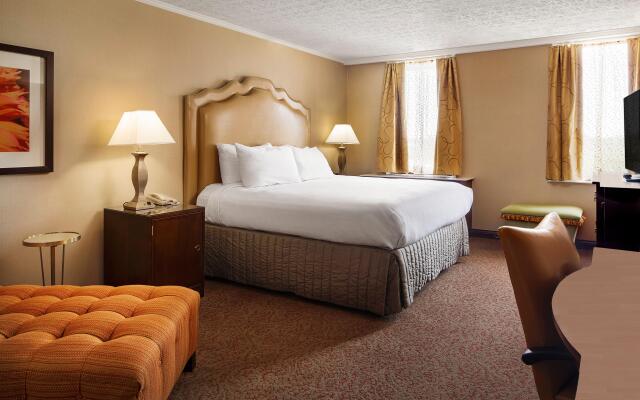 Crowne Plaza Louisville Airport Expo Ctr by IHG