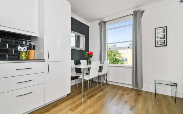 Modern 2 Bedroom Apartment On The Doorstep Of Queens Park