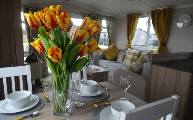 Luxury Hot Tub Retreat Caravan At Tattersall