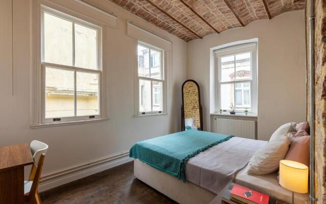 Renovated apartment at the heart of Istanbul with huge terrace