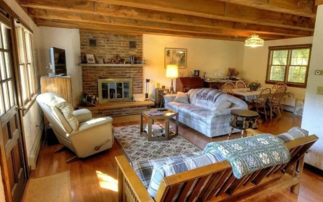 Mountain Watch 4 Bedroom Chalet by RedAwning
