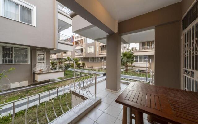 Vibrant Flat With Lovely Balcony in Muratpasa