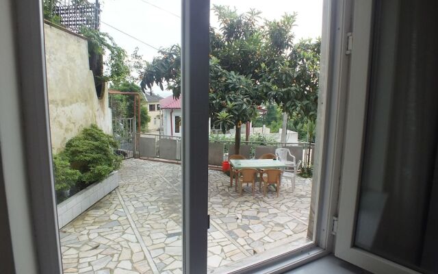 Guest House Lazuri