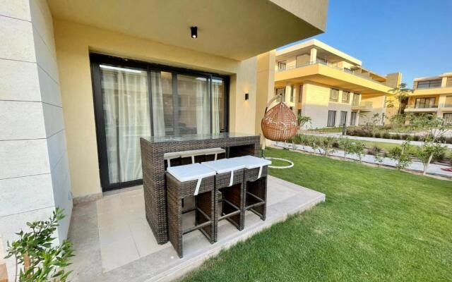 G cribs 2 BR sharing Pool