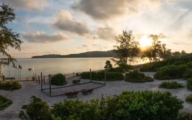 Royal Retreat Resort
