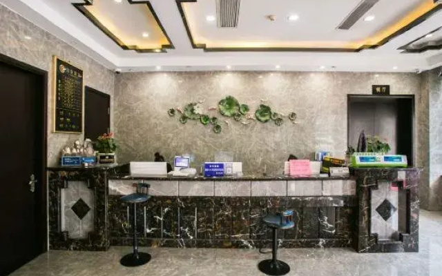 Jichen Hotel (Tongxiang Century Avenue)