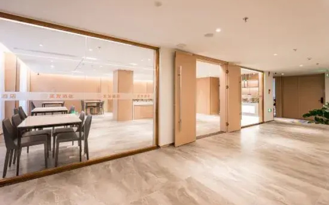 Wanda Yue Hotel (Pingtan Station Night Market, Longwangtou Beach)