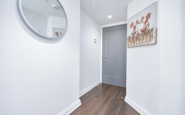 Yorkville Modern 1 bedroom suite Toronto