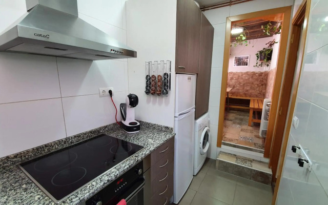 Atico con terraza y Barbacoa, junto linea Metro de BCN
