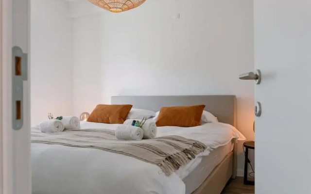 Bright Modern Apartment Close to the Casino